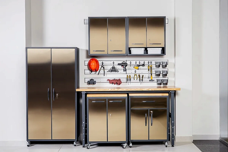 Алюминиевые шкафы против стальных: ключевые 
преимущества